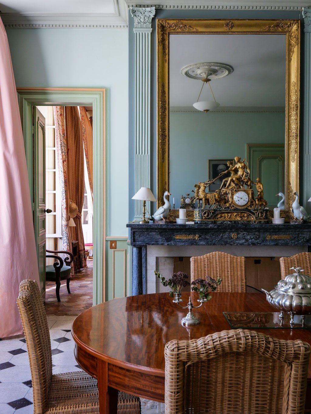 Bouchardon’s Island Dream: A Symmetrical 18th-Century Château Floating on the Marne