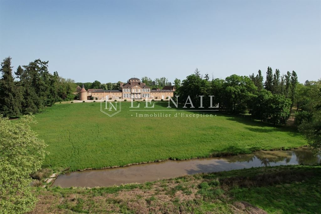 Whispers of the Loire: A Listed 18th-Century Château in Bourges’ Golden Light - 5