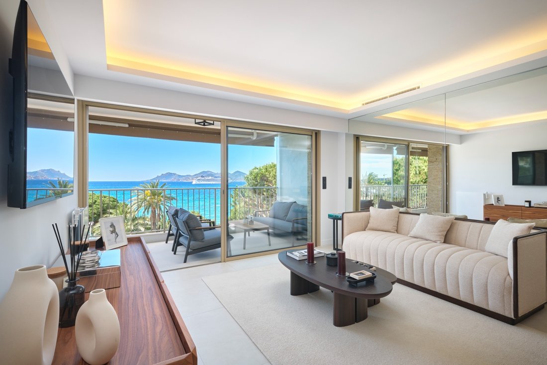 Apartment in Saint Nicolas, Cannes, France 3 - 13360297