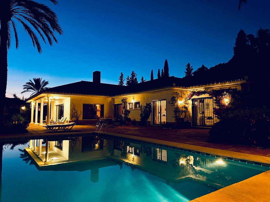 Villa in Elviria-Cabopino, Marbella, Spain 1 - 15611960