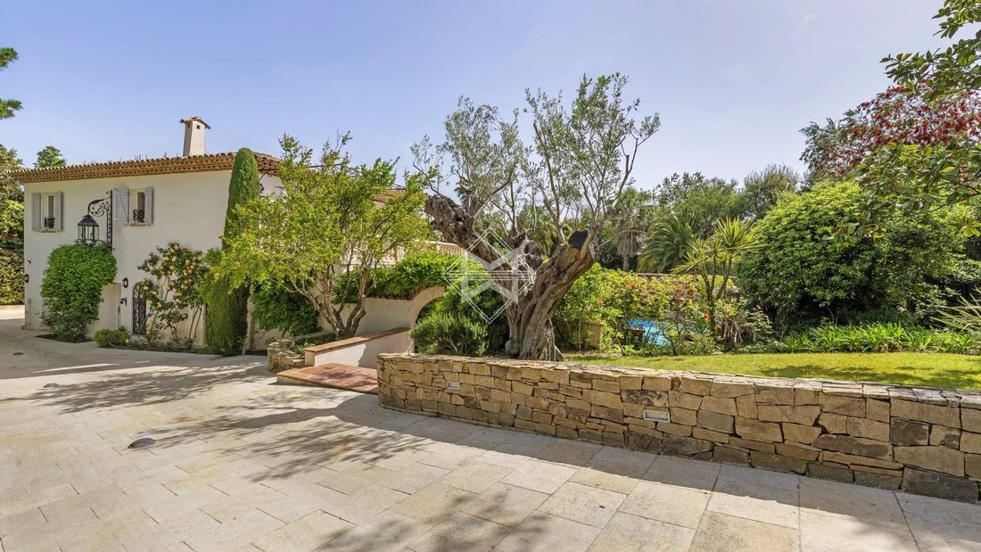 Villa in Ramatuelle, Provence-Alpes-Côte d'Azur, France 2 - 15524438