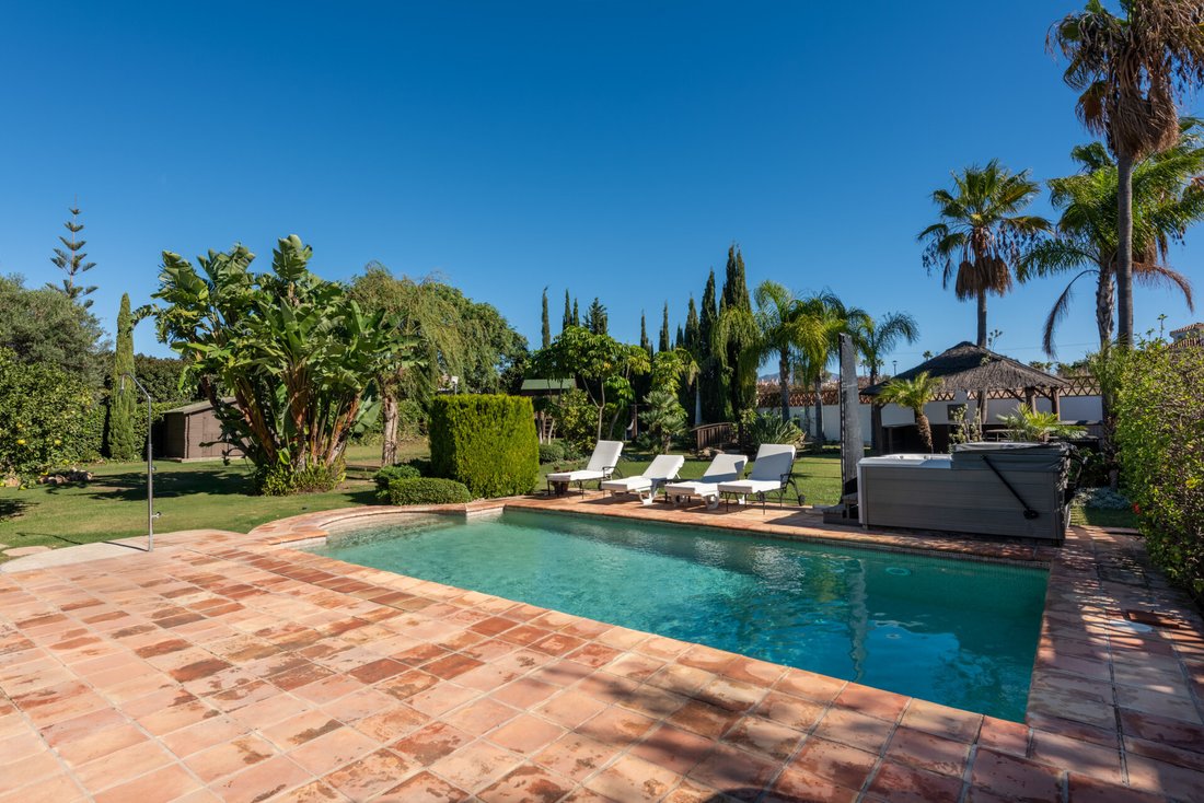 Villa in Bel-Air, Estepona, Andalusia 1 - 15611072