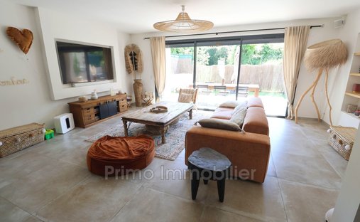 Villa a Ouest, Cogolin, Francia 1