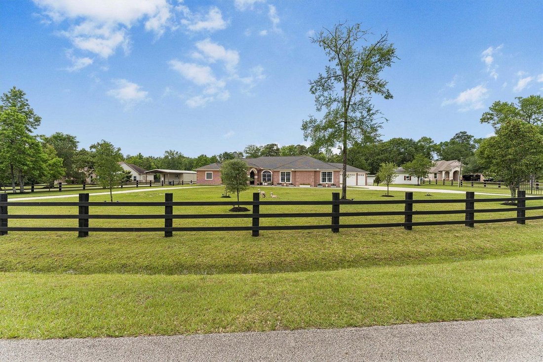 House in Pinehurst, Texas, United States 3 - 15563652