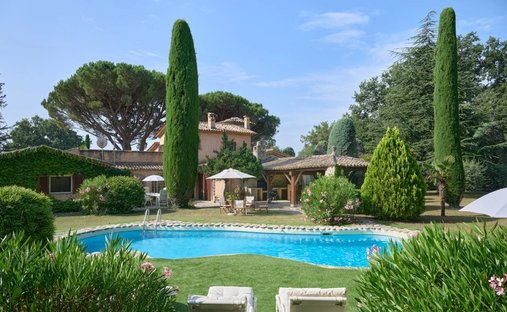 Estate in Saint-Vallier-de-Thiey, Provence-Alpes-Côte d'Azur, France 1