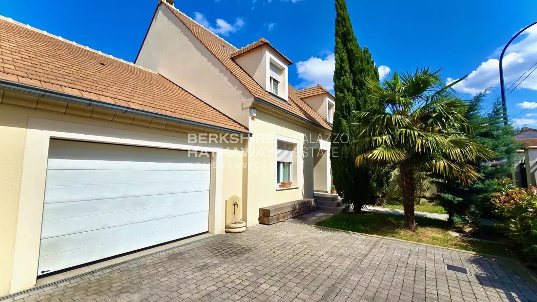 Villa in Drancy Centre, Drancy, France 1 - 15609393