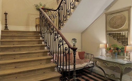 5 Min From Sainte Foy La Grande: Historic Castle Of 600m², Its Vineyard Of 85ha, Gîtes, Stable And 3