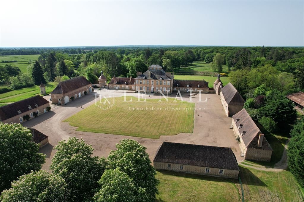 Whispers of the Loire: A Listed 18th-Century Château in Bourges’ Golden Light