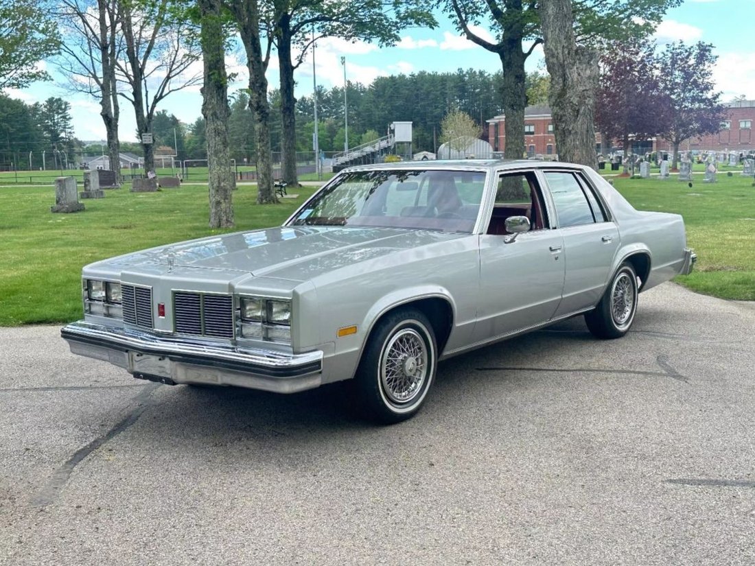 1977 Oldsmobile Delta 88 in Charlton, MA, United States 5 - 15610342