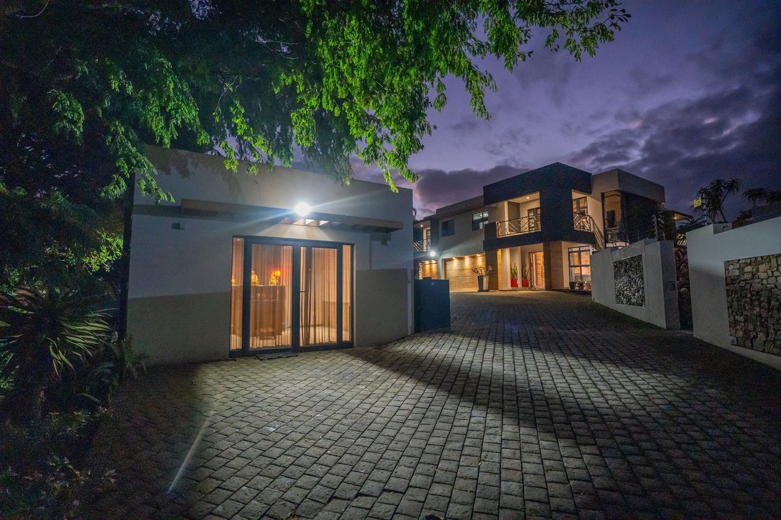 House in East London, Eastern Cape, South Africa 4 - 13452724