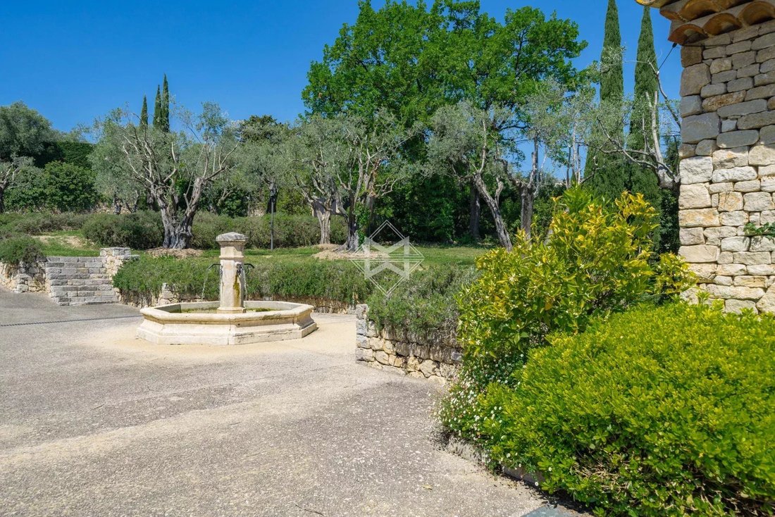 Villa in Châteauneuf-Grasse, Provence-Alpes-Côte d'Azur, France 4 - 14400988