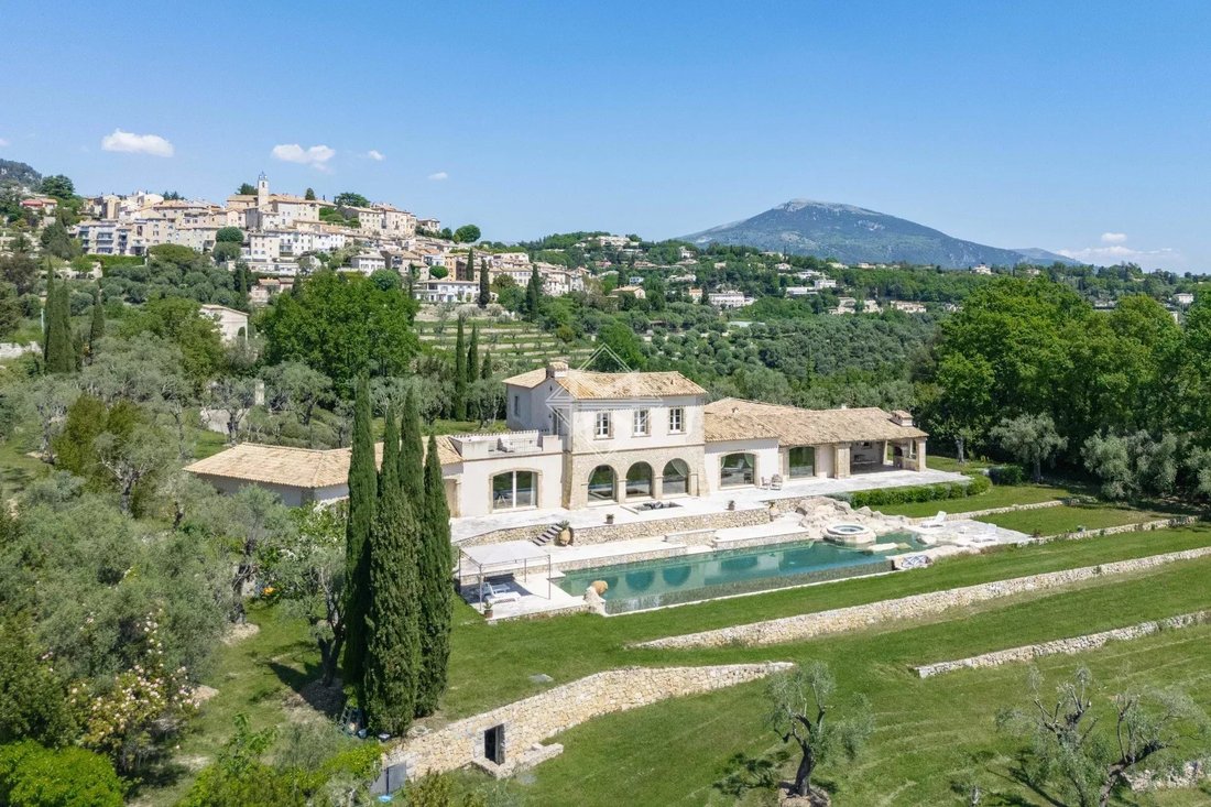 Villa in Châteauneuf-Grasse, Provence-Alpes-Côte d'Azur, France 1 - 14400988