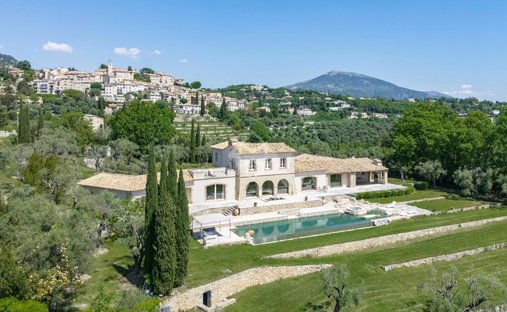 Villa in Châteauneuf-Grasse, Provence-Alpes-Côte d'Azur, France 1