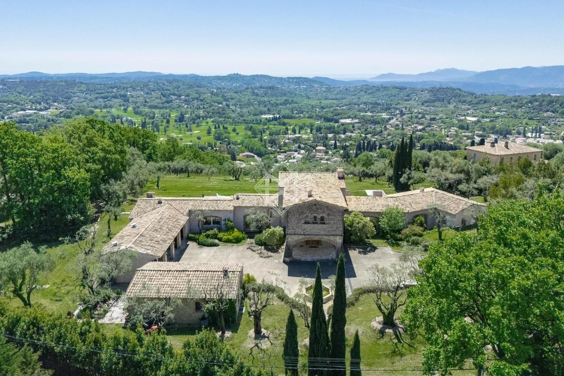 Villa in Châteauneuf-Grasse, Provence-Alpes-Côte d'Azur, France 2 - 14400988