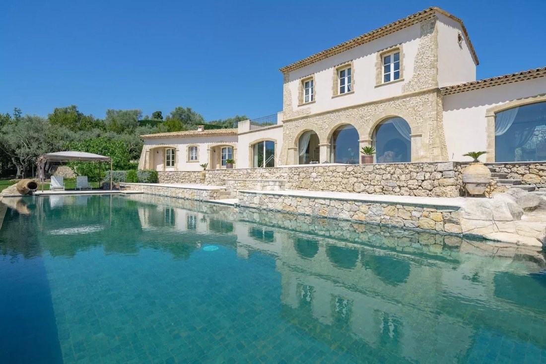 Villa in Châteauneuf-Grasse, Provence-Alpes-Côte d'Azur, France 3 - 14400988