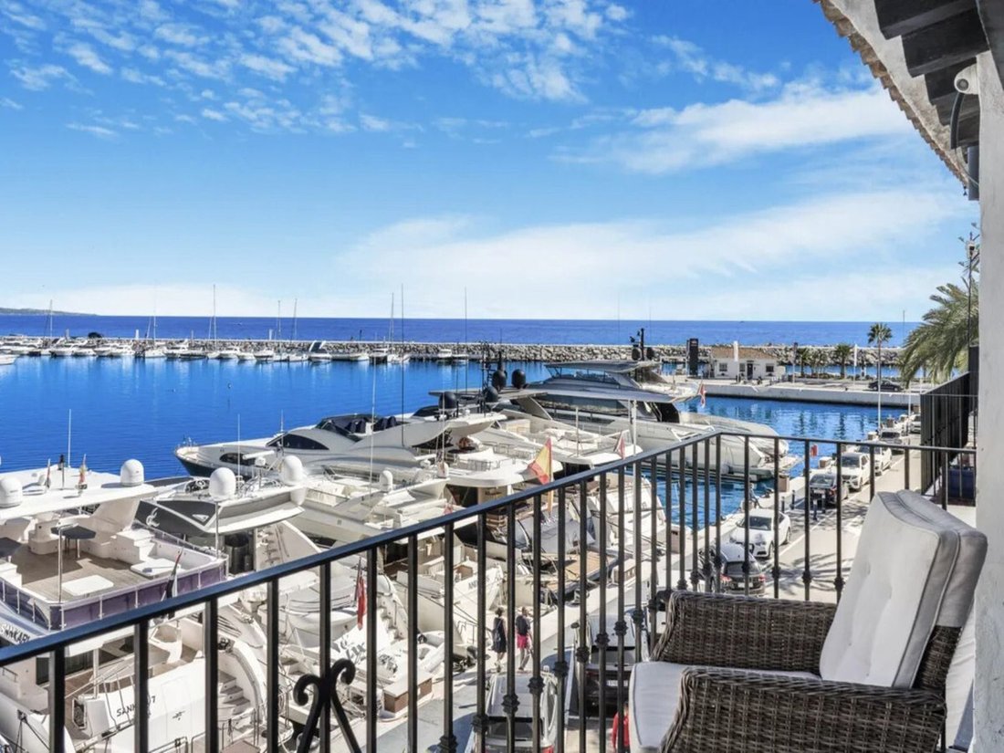 Penthouse in Puerto Banus, Marbella, Spain 1 - 15589426