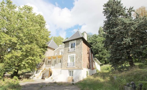 Castle in Champigny-sur-Marne, Île-de-France, France 1