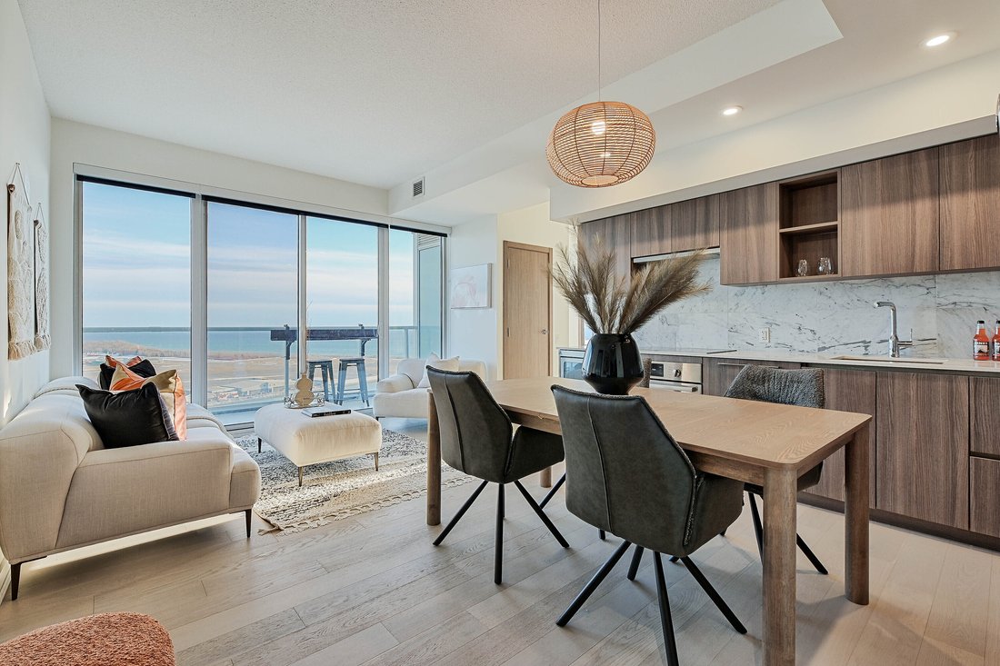 Condo in Toronto, Ontario, Canada 1 - 15620650