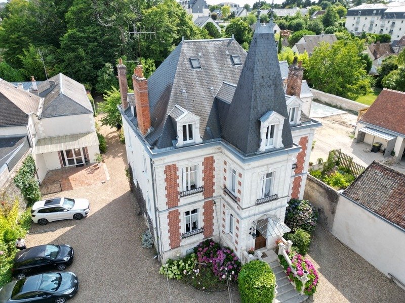 Whispers of the Loire: A Secluded Manor & Hidden Forest Retreat in Amboise