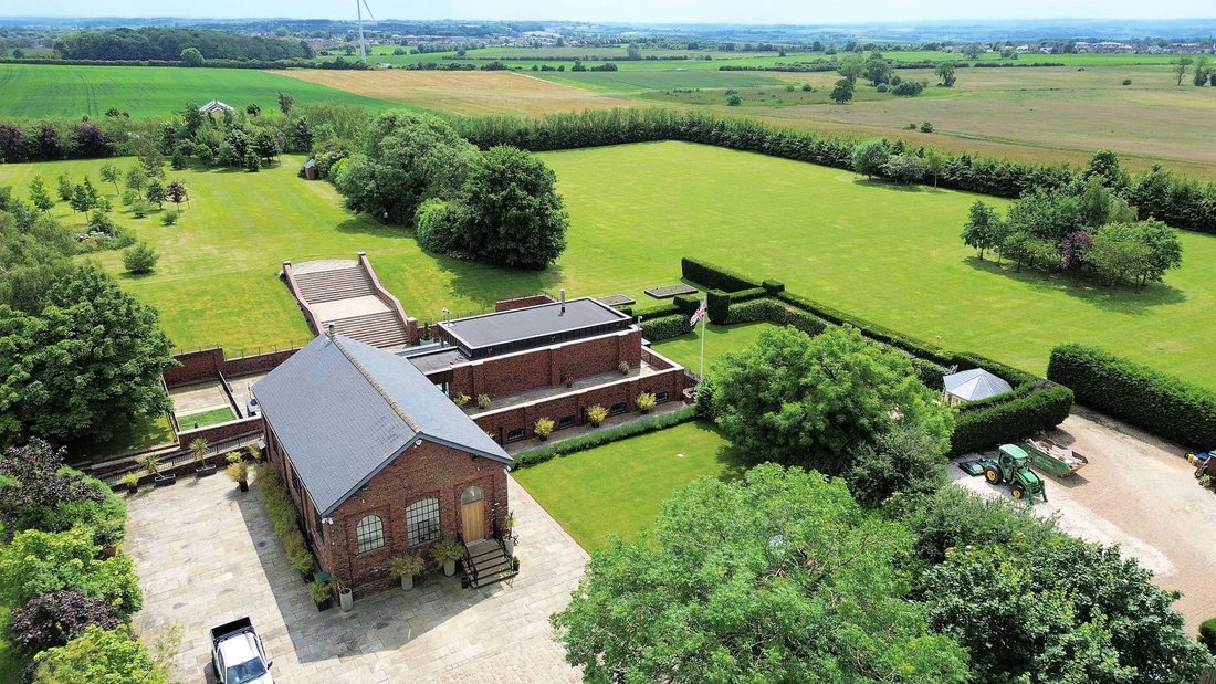 House in Barlborough, England 3 - 14559277