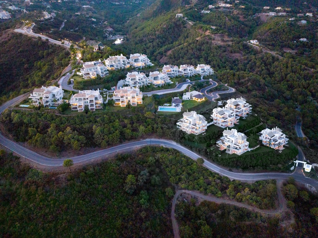 Apartment in Benahavis, Andalusia, Spain 2 - 15618831
