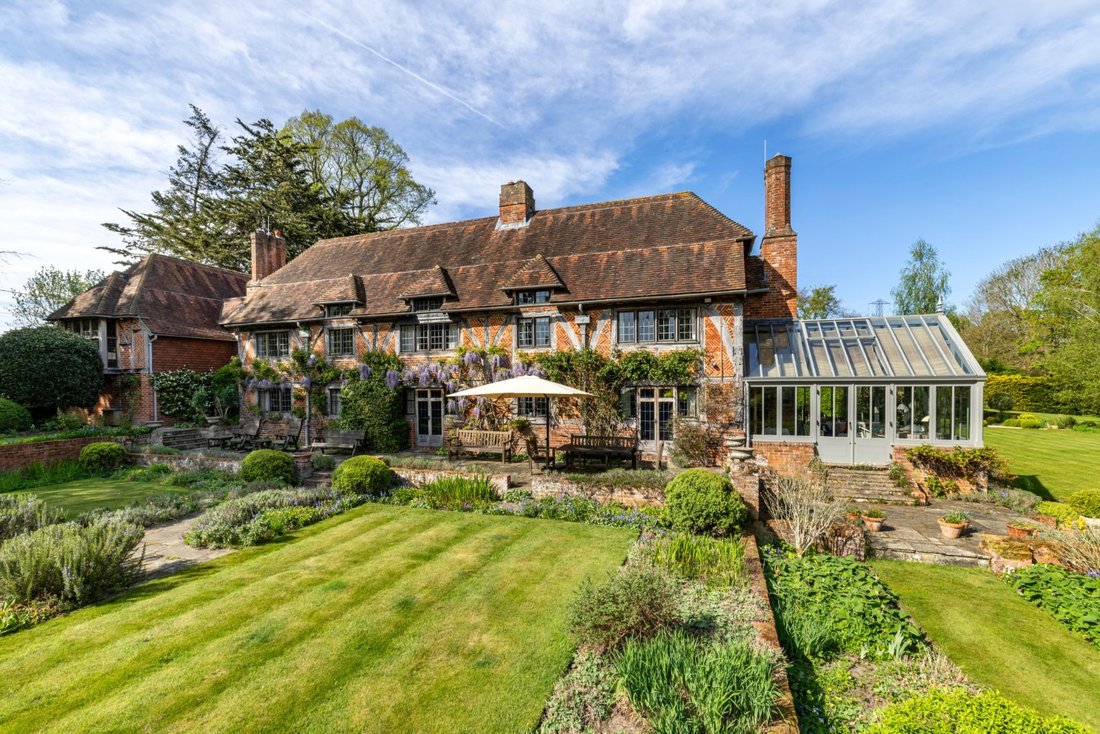 House in Dogmersfield, England 1 - 15618863