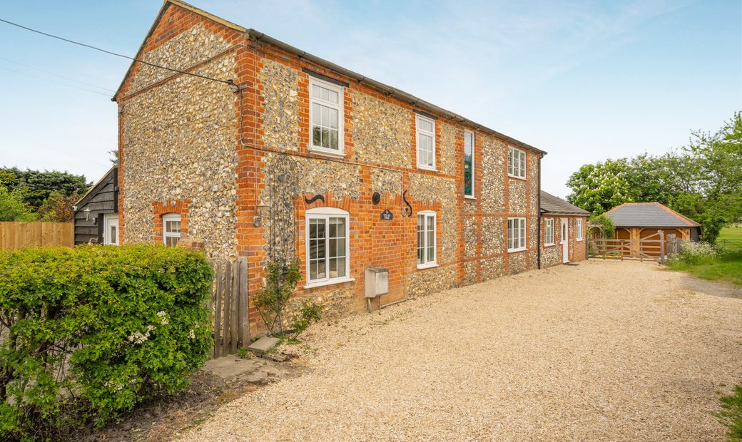 Longwick 5 Bedroom Detached House For Sale In Longwick In Longwick, United ...