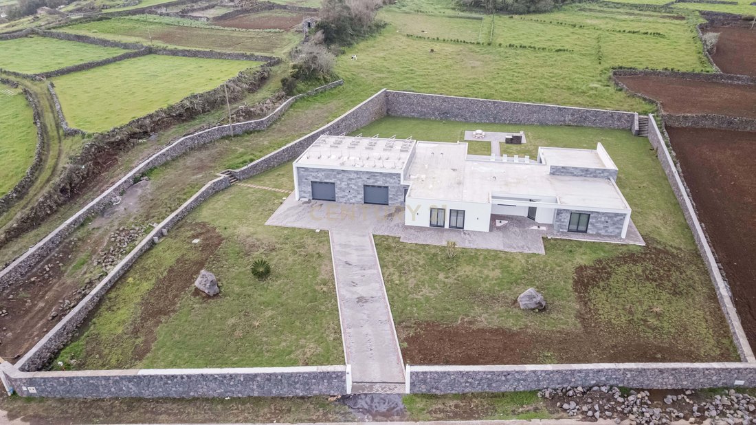 Villa in Porto Judeu, Azores, Portugal 1 - 15620950