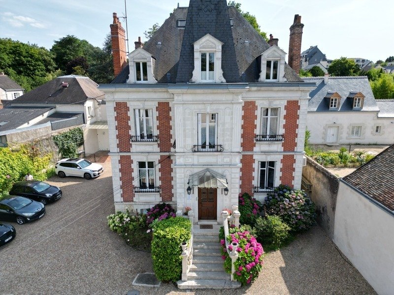 Whispers of the Loire: A Secluded Manor & Hidden Forest Retreat in Amboise