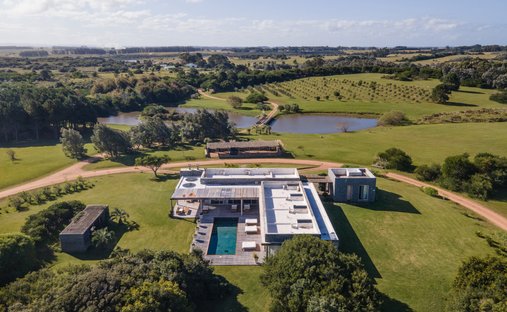 Country House in Chacras de Medellin Sur Lac, Maldonado Department, Uruguay 1