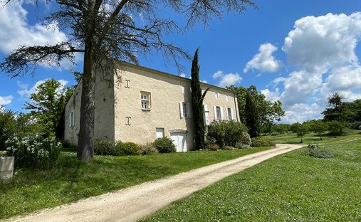 Castle for Sale in Montcaret, Nouvelle-Aquitaine, France