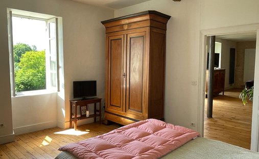 Castle for Sale in Montcaret, Nouvelle-Aquitaine, France