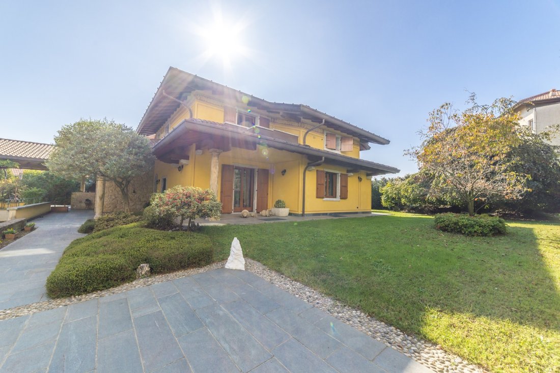 Villa in Center - Semi-Center, Cantu, Lombardy 1 - 15622117