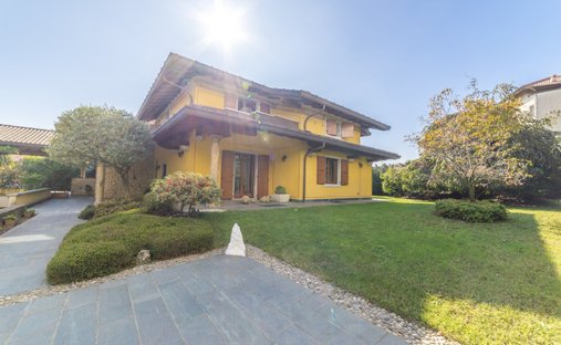 Villa a Centro - Semicentro, Cantù, Lombardia 1