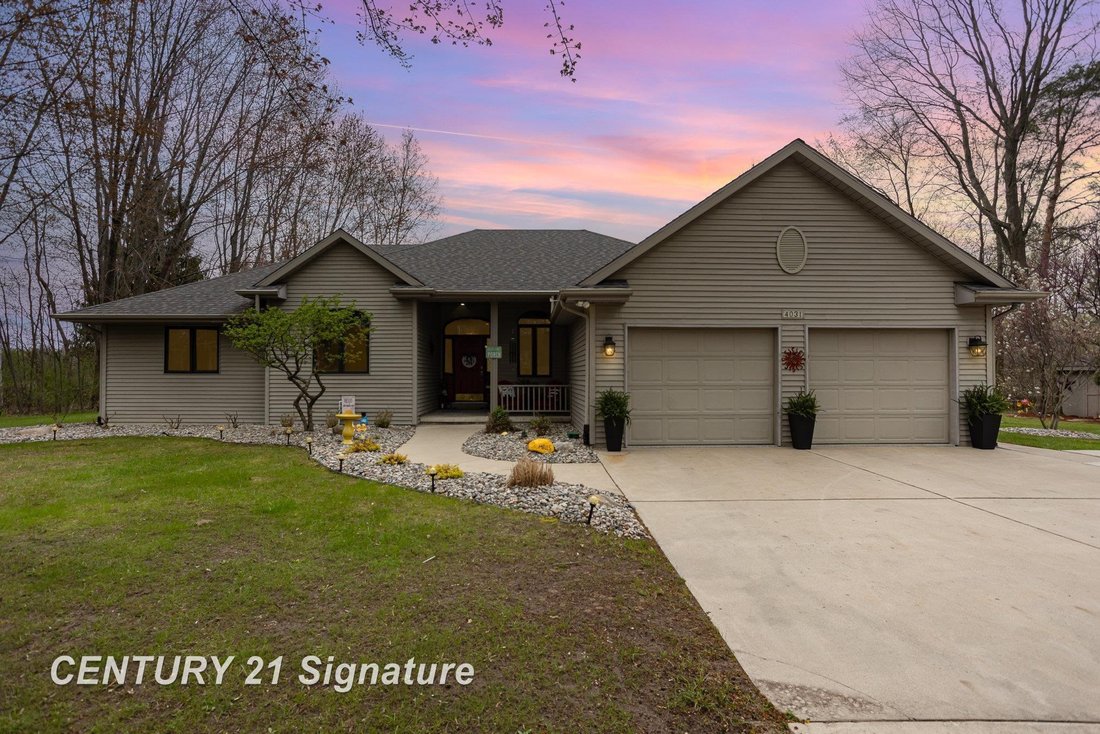 House in Midland, Michigan, United States 1 - 15622027