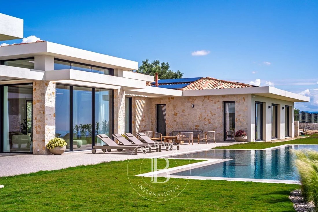 Villa in Nord, Roquefort-les-Pins, France 1 - 15482102