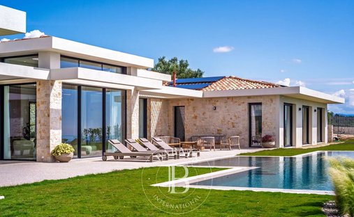 Villa in Nord, Roquefort-les-Pins, France 1