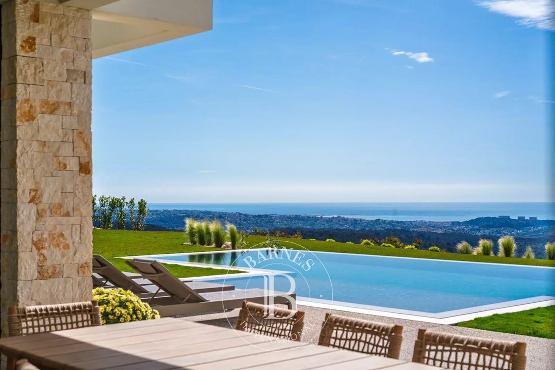 Villa in Nord, Roquefort-les-Pins, France 2 - 15482102