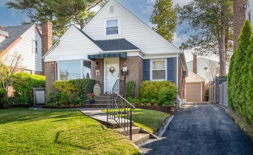 House in Mineola, New York, United States 1