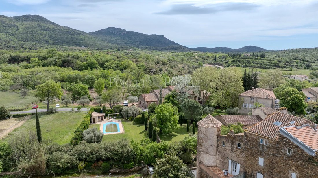 Castle in Centre Ville, Clermont-l'Hérault, France 2 - 15568787