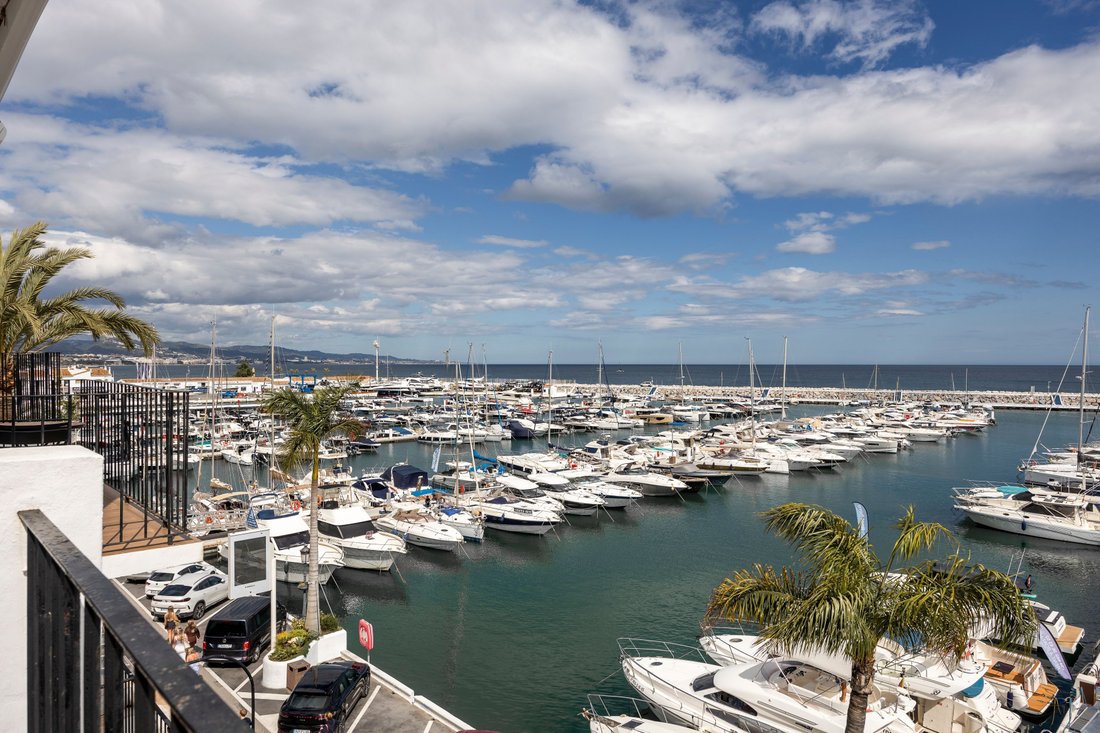 Apartment in Puerto Banus, Marbella, Spain 1 - 15623024