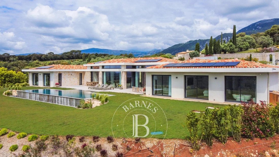 Villa in Nord, Roquefort-les-Pins, France 3 - 15482102