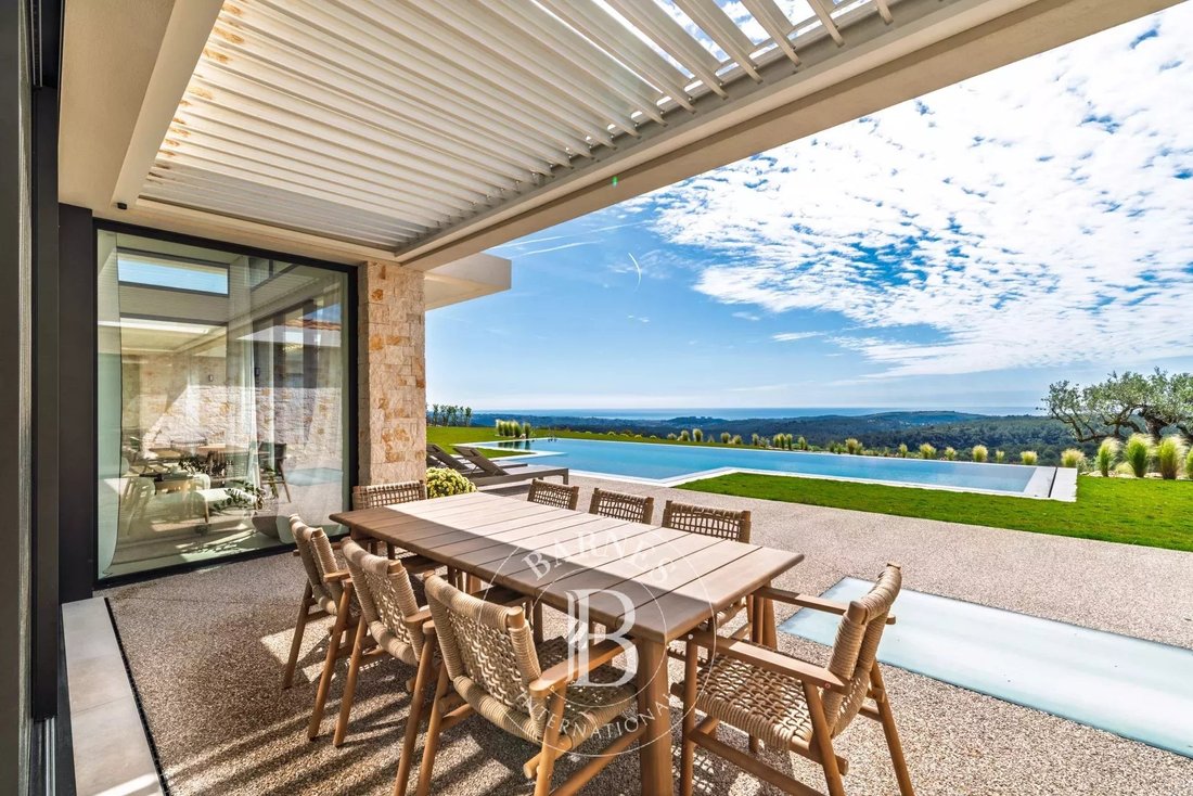 Villa in Nord, Roquefort-les-Pins, France 5 - 15482102