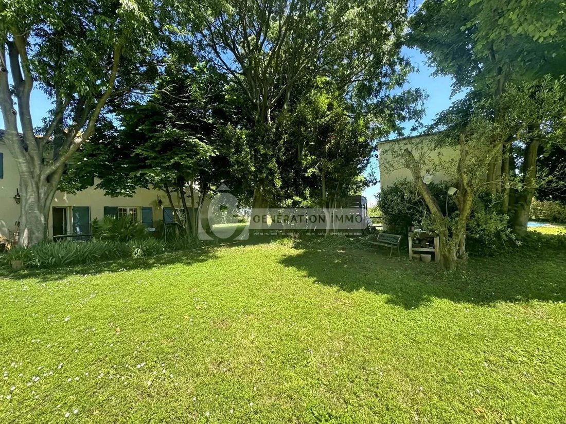 Country House in Arles, Provence-Alpes-Côte d'Azur, France 2 - 15540837