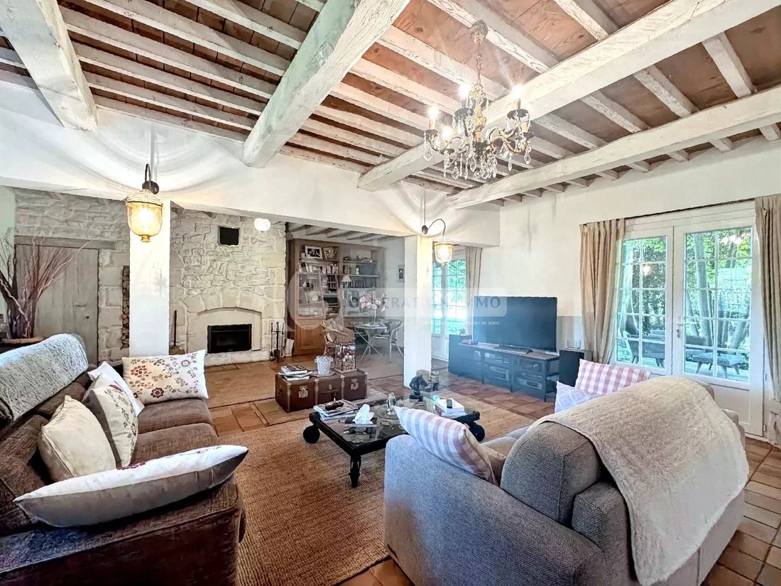 Country House in Arles, Provence-Alpes-Côte d'Azur, France 4 - 15540837