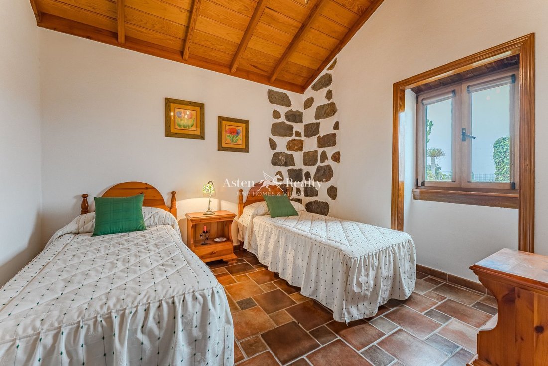 Villa in Adeje, Canary Islands, Spain 2 - 15624063