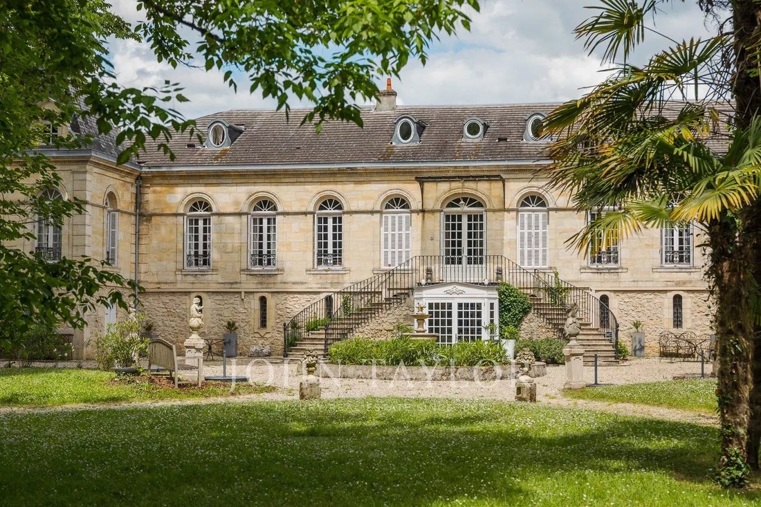 House in Grand Parc-Chartrons-Paul Doumer, Bordeaux, France 1 - 15625263