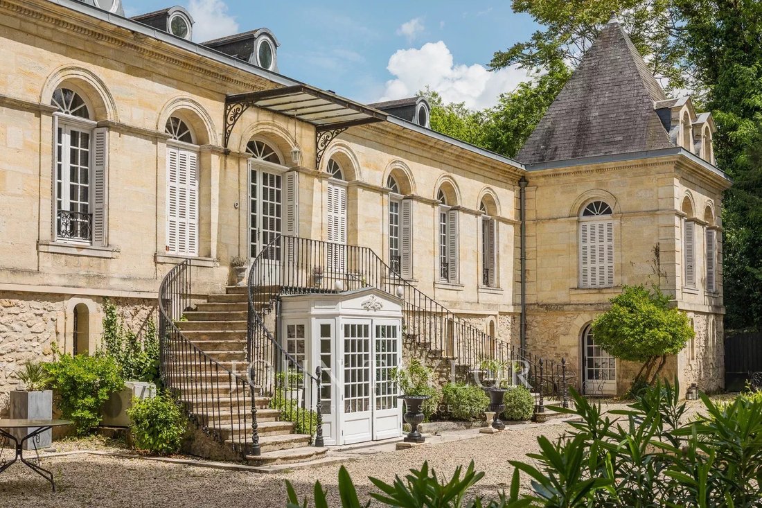 House in Grand Parc-Chartrons-Paul Doumer, Bordeaux, France 2 - 15625263