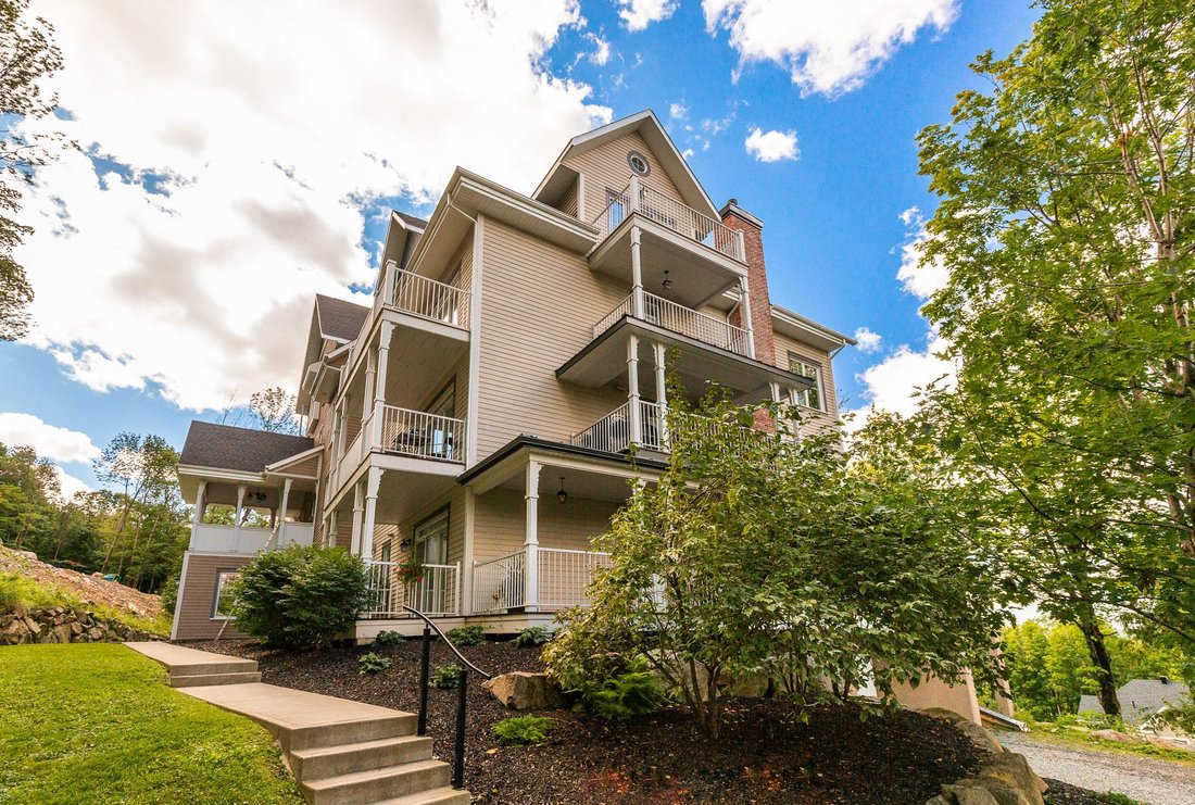 Condo in Bromont, Quebec, Canada 1 - 15176455