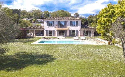 Estate in Châteauneuf-Grasse, Provence-Alpes-Côte d'Azur, France 1